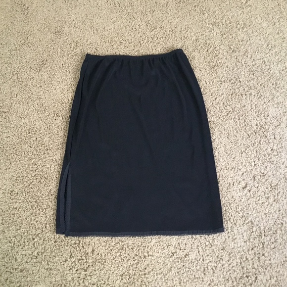 Vintage Y2K Black Pencil Skirt—Lacy Hem Back Slit - Picture 6 of 7